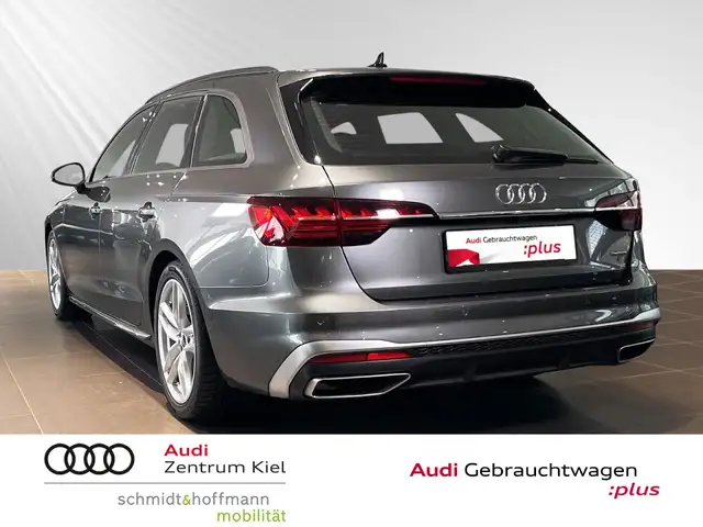 Audi A4 Avant view 4