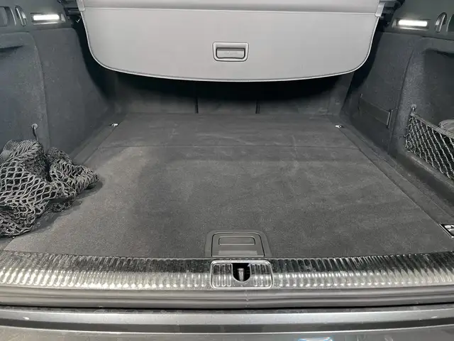 Audi A4 Avant view 10