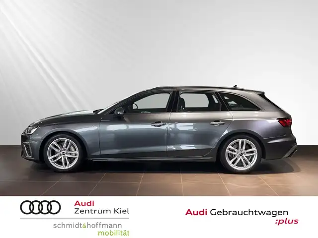 Audi A4 Avant view 3