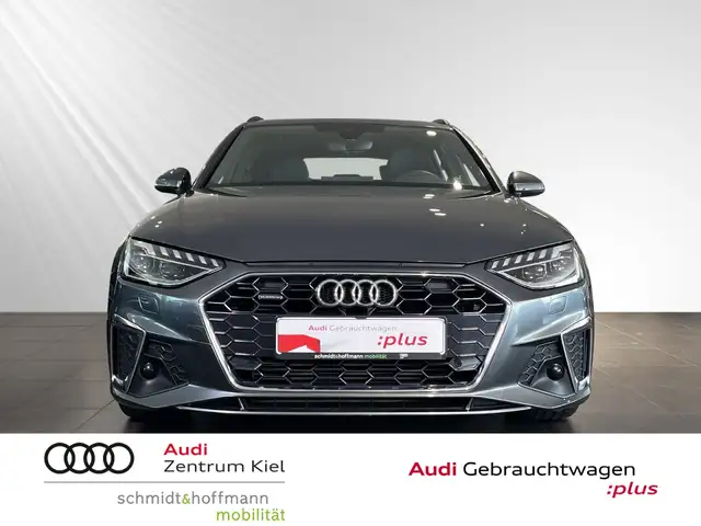 Audi A4 Avant view 2
