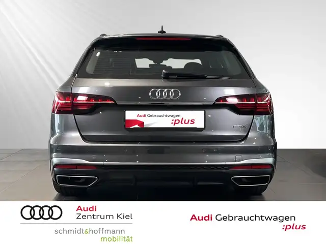 Audi A4 Avant view 5