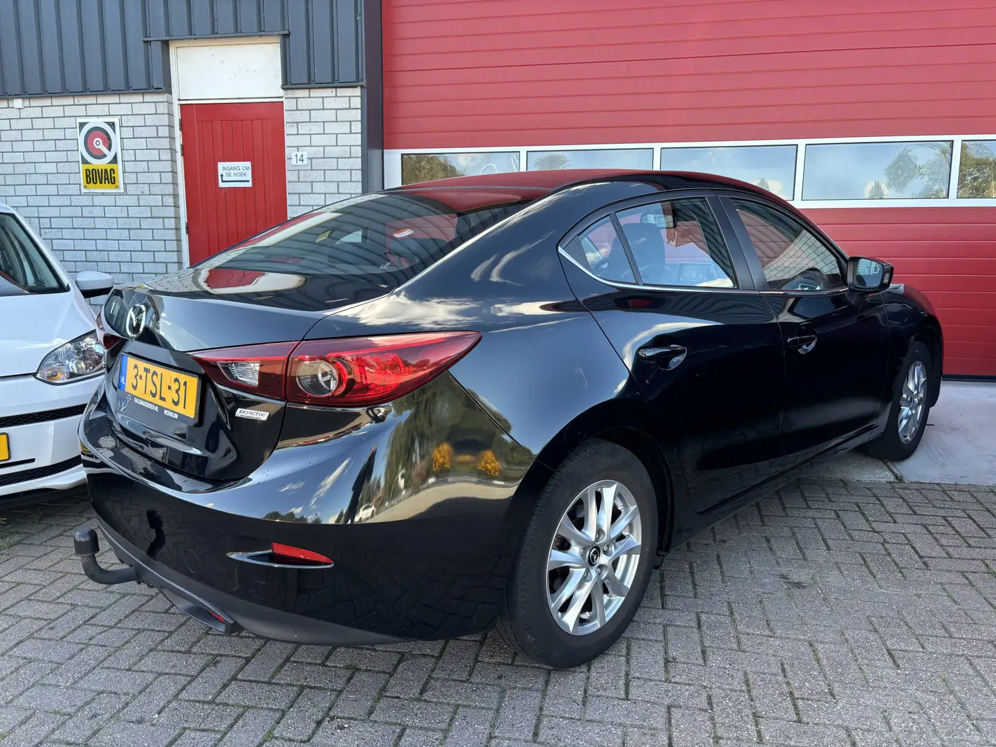 Mazda 3 2.0 Skylease TREKHAAK / NAVI / CLIMA / BLUETOOTH / Schwarz - 2