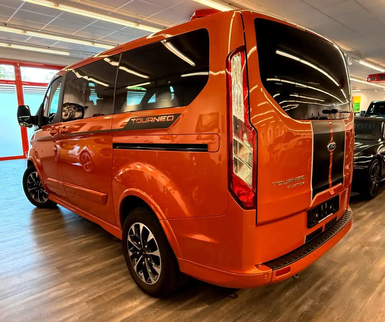Ford Transit 8Sitzer Tourneo Custom Kombi 310 Tourneo Sport Orange - 2
