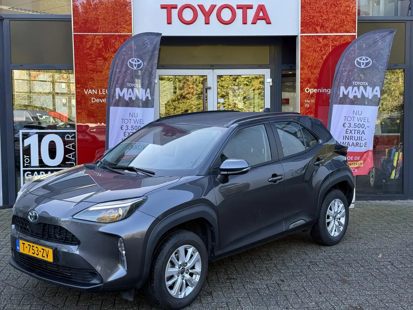 Toyota Yaris Cross 1.5 Hybrid Gris - 1