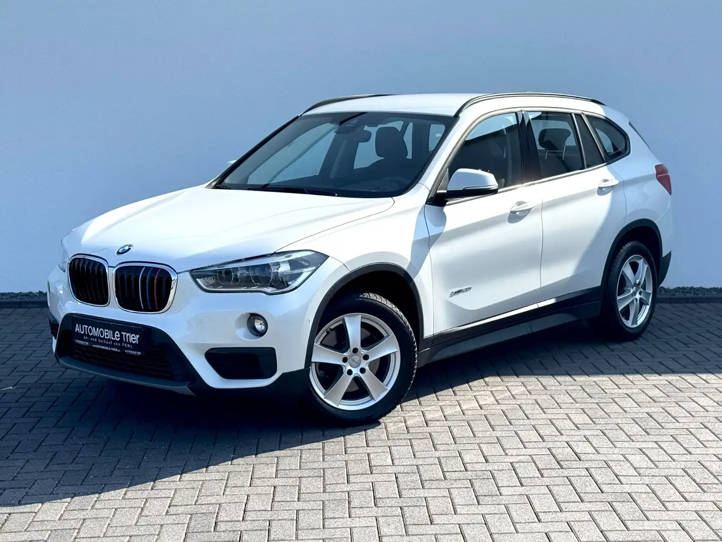 BMW X1 xDrive 20 i Sport /NAVI/LED/AHK/GARANTIE/ Weiß - 1