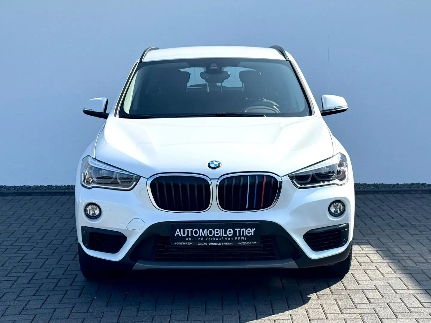 BMW X1 xDrive 20 i Sport /NAVI/LED/AHK/GARANTIE/ Weiß - 2