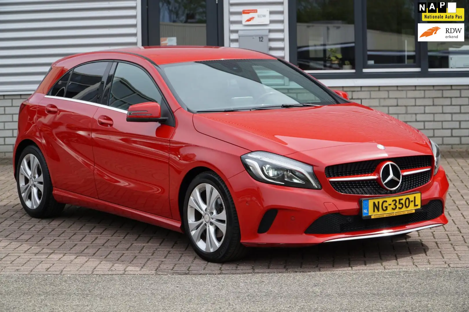 Mercedes-Benz A 180 d Lease Edition NL AUTO Rot - 1
