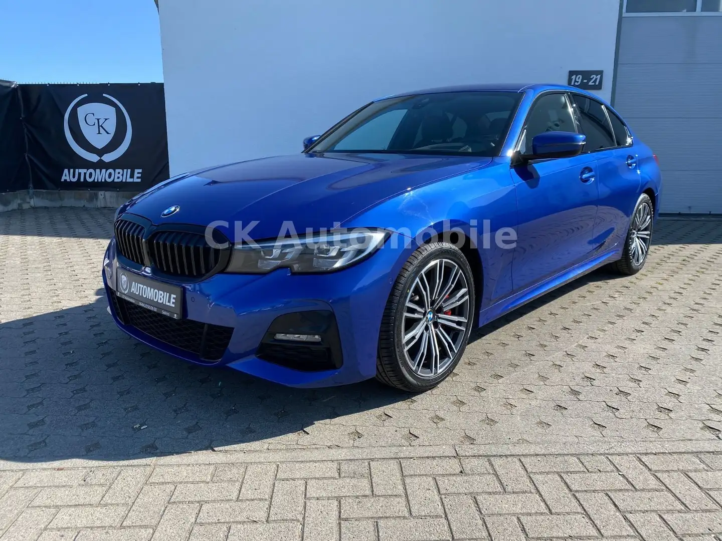 BMW 320 d Lim.M-Sport Shadow-Line/Navi/Head-Up/Kamera Bleu - 1