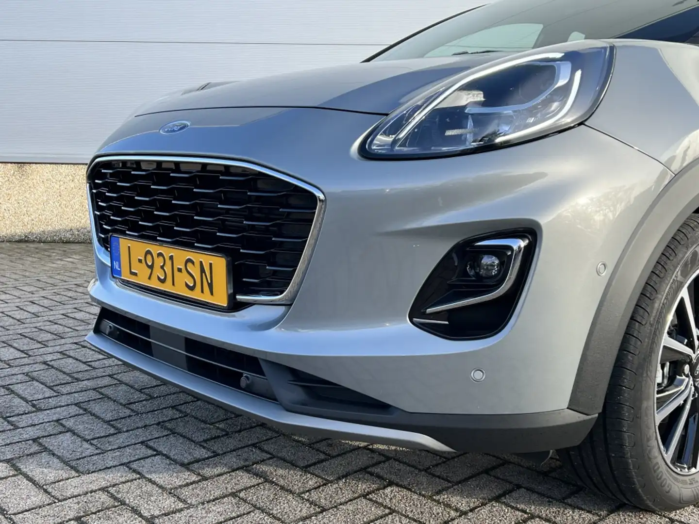 Ford Puma 125pk Hybrid Titanium Automaat | Comf-pack | Trekh Grigio - 2