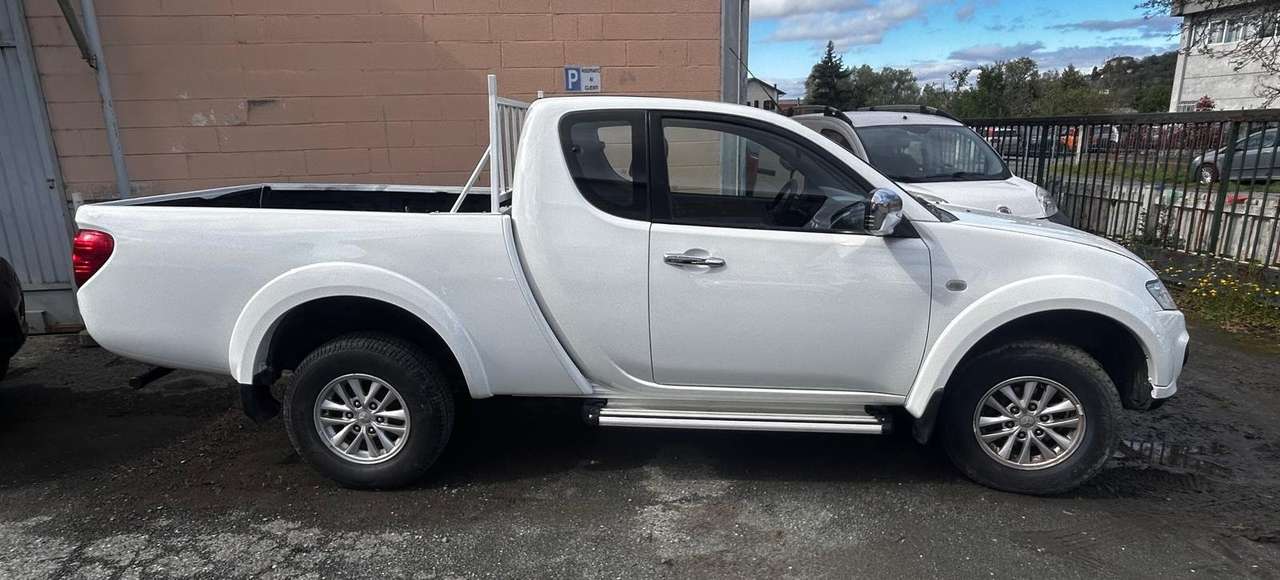 Mitsubishi L200 L200 d.cab 2.5 di