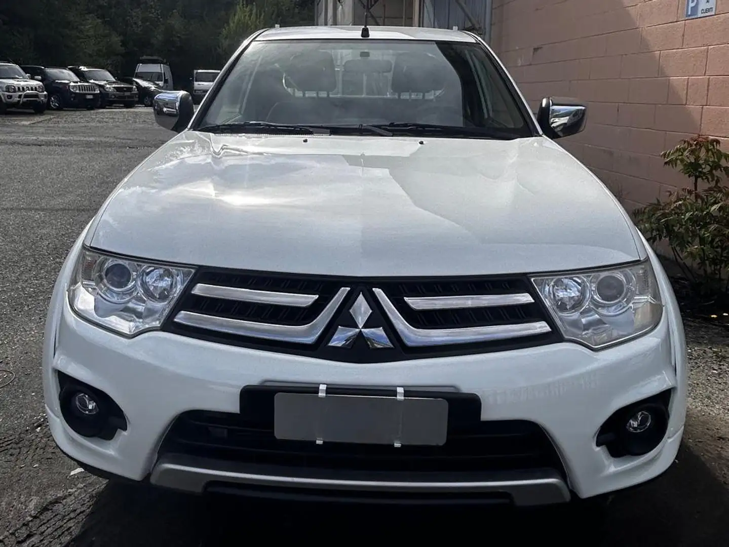 Mitsubishi L200 L200 d.cab 2.5 di Bílá - 2