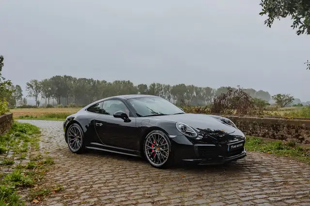 Porsche 991 .2 Carrera 4S - Manual Gearbox - Low Mileage