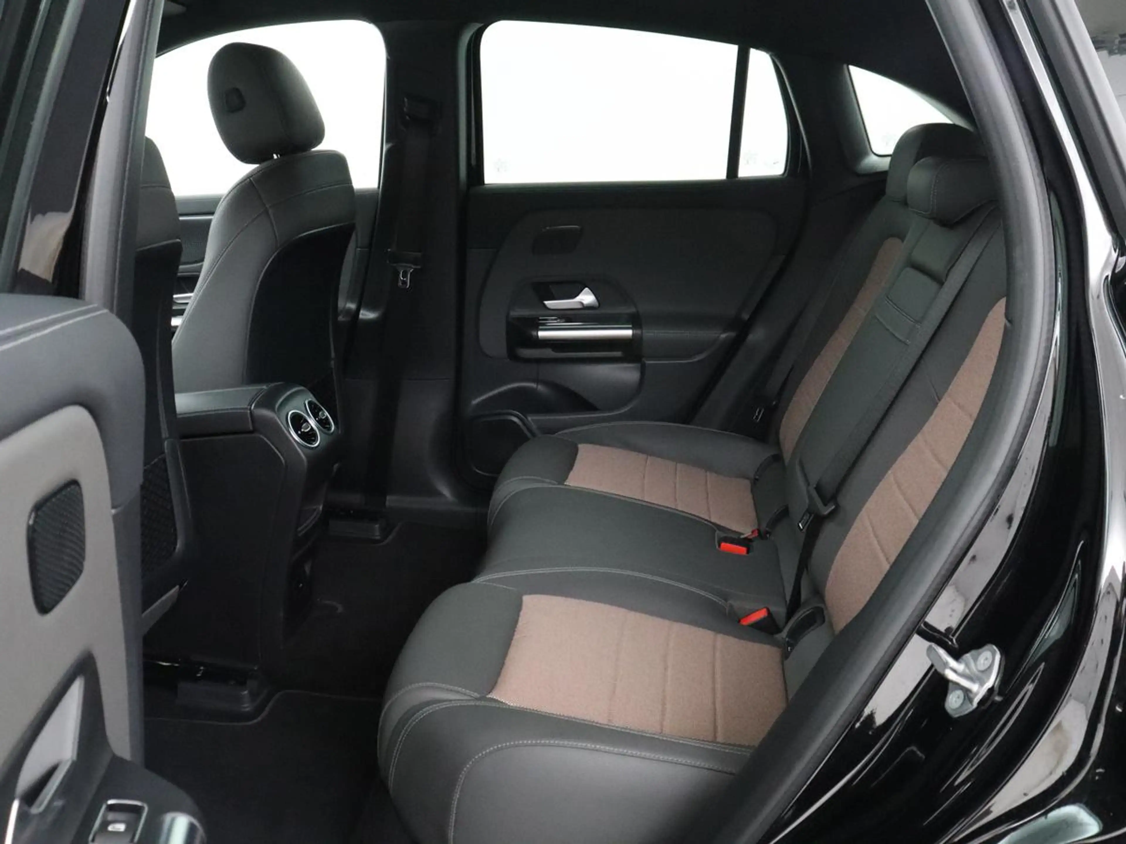 Mercedes-Benz EQA 250 Business Solution Luxury 67 kWh | SOH 96,1% | Keyl — photo 6