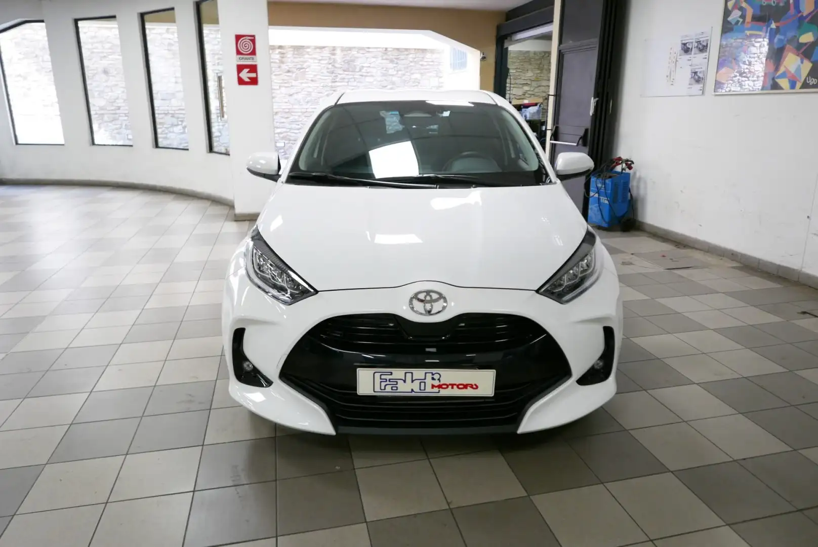 Toyota Yaris 1.5 Hybrid 5 porte Trend Wit - 2