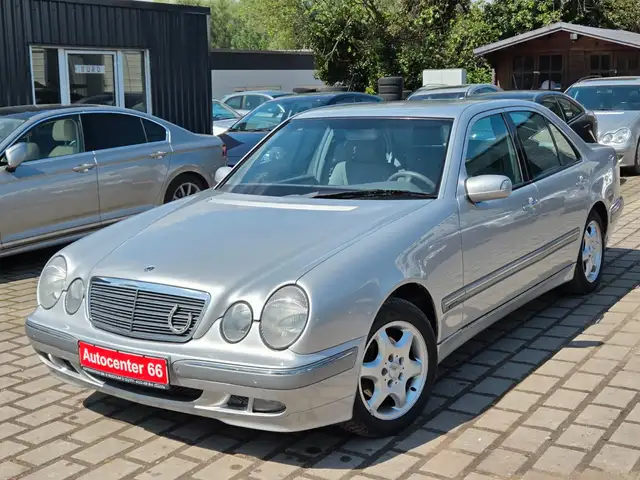 Mercedes-Benz E 220 CDI ELEGANCE Aut*AHK*PDC*GRÜNEPLAK*TÜVNEU