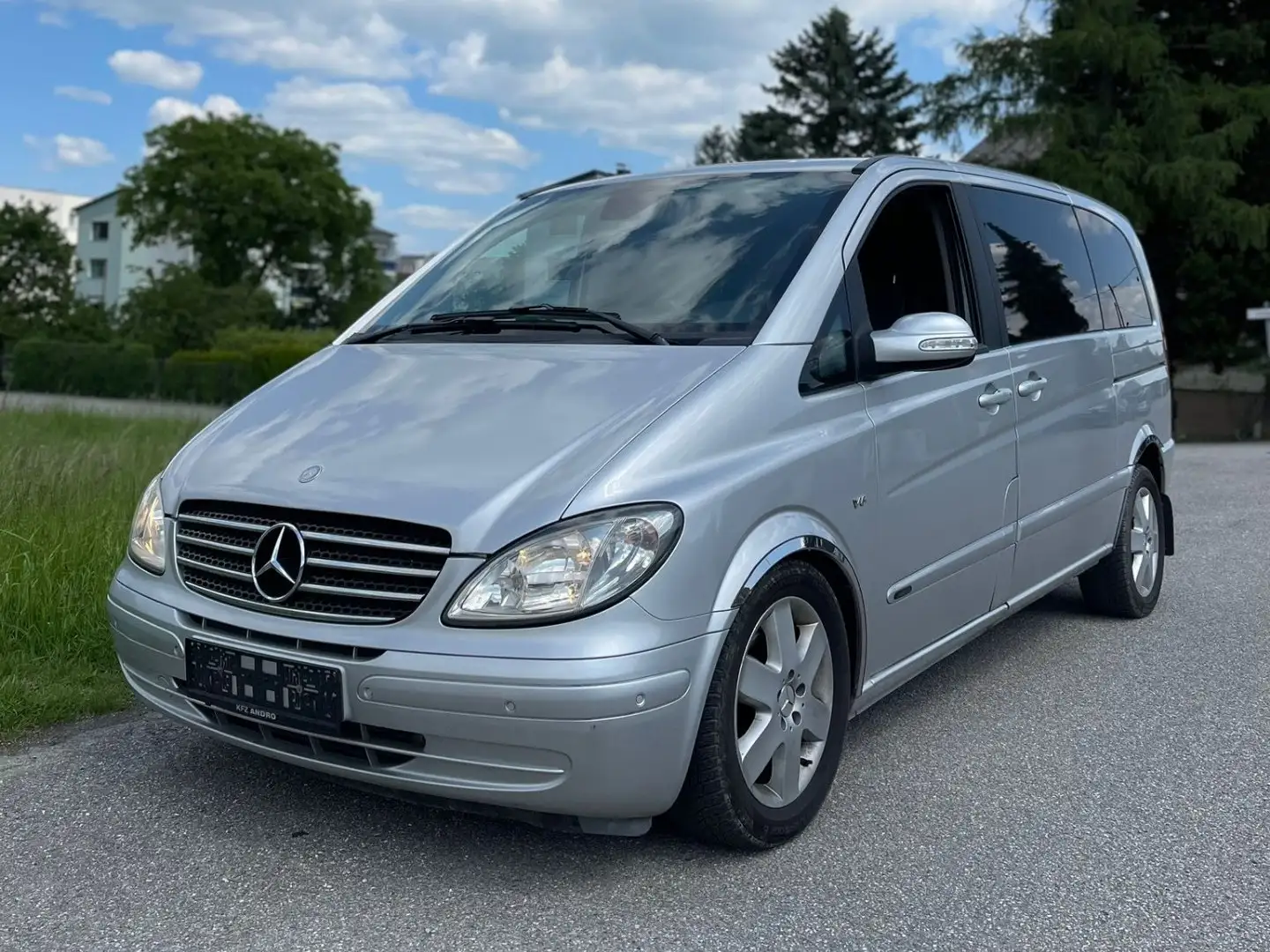 Mercedes-Benz Viano Ambiente kompakt 3,0 CDI Aut. Grau - 1