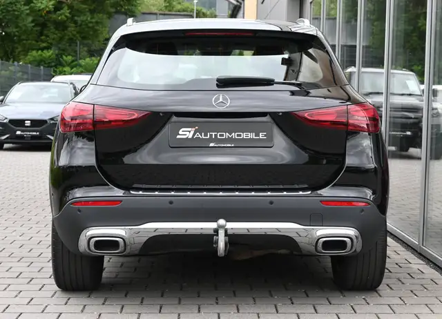 Mercedes-Benz 220 view 4