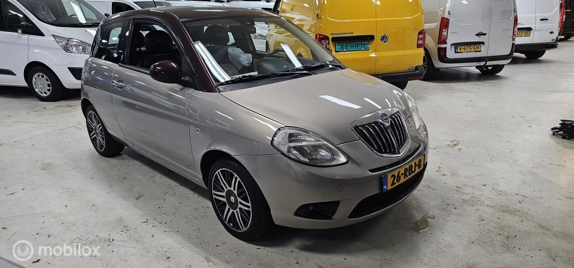 Lancia Ypsilon 1.4-16V Airco Cruise Dakraam 2009 85.000 NAP Gris - 1