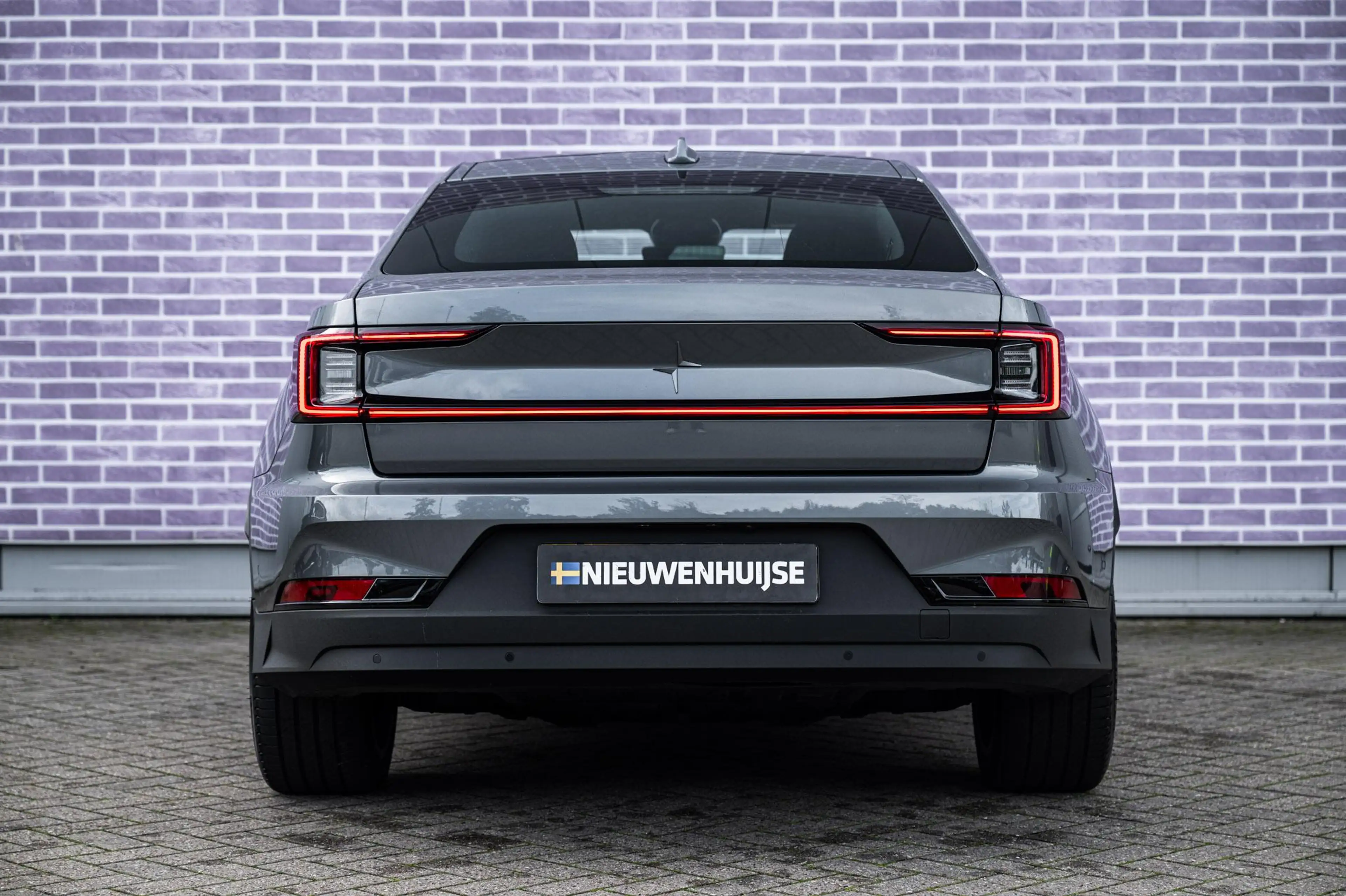 Polestar 2 Long Range Single Motor Plus 82 kWh — photo 10