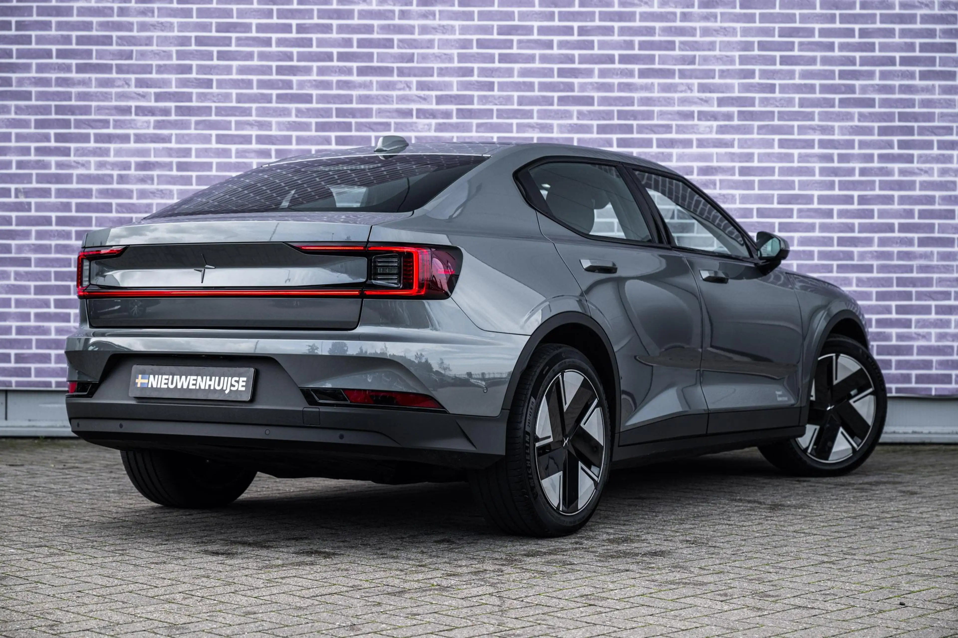 Polestar 2 Long Range Single Motor Plus 82 kWh — photo 2