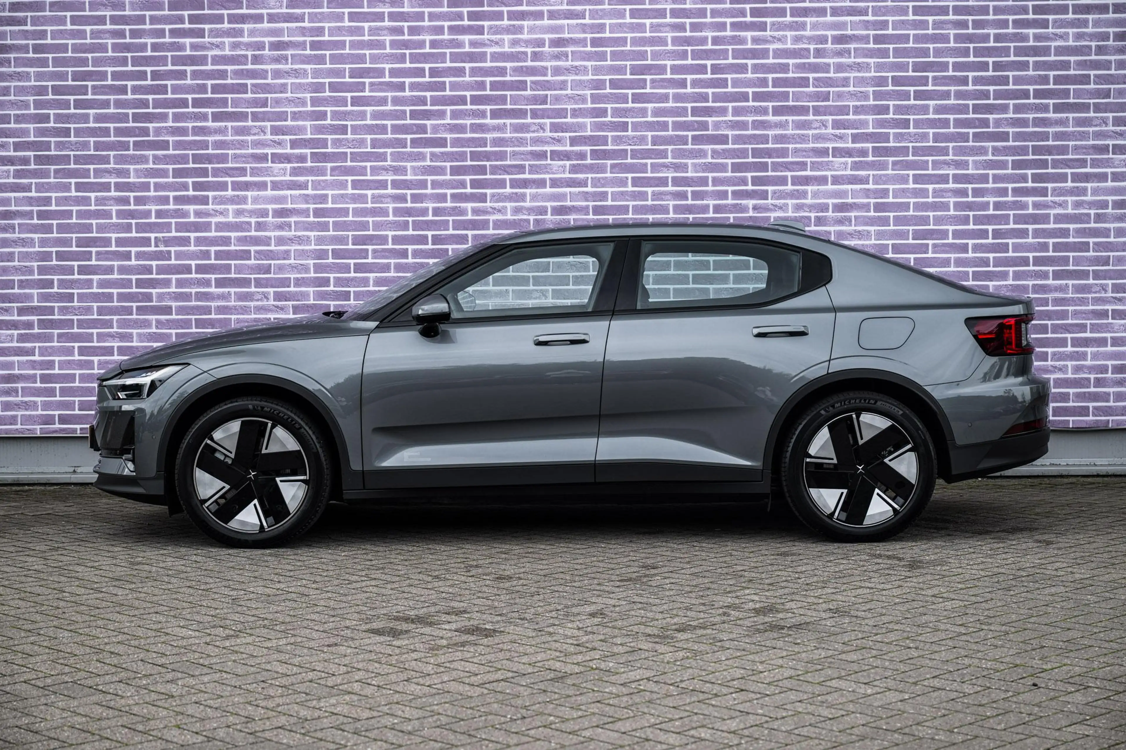 Polestar 2 Long Range Single Motor Plus 82 kWh — photo 4