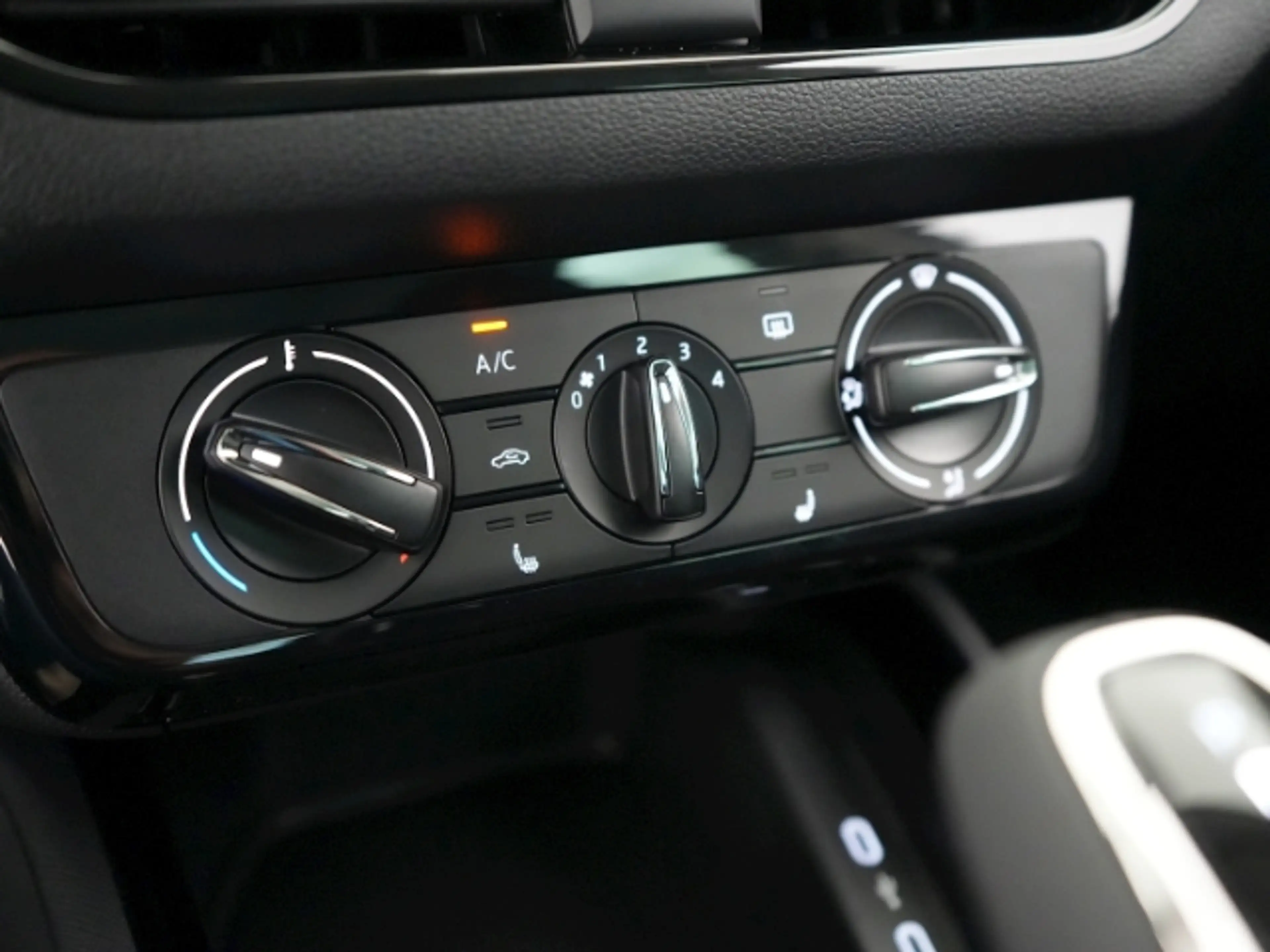Skoda Kamiq SELECTION TSI DSG+BLUETOOTH+KLIMA+LED-SCHEINWERFER — photo 15