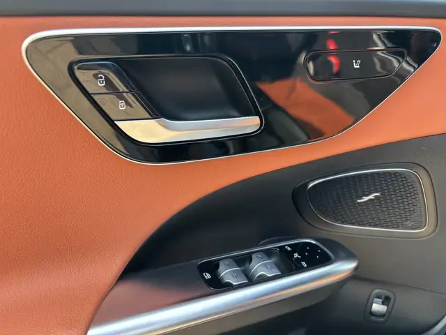 Mercedes-Benz 300 view 9