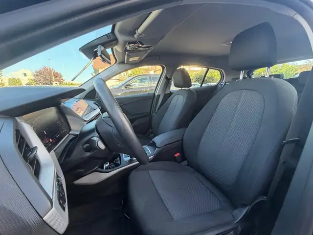 BMW 1 Series view 14