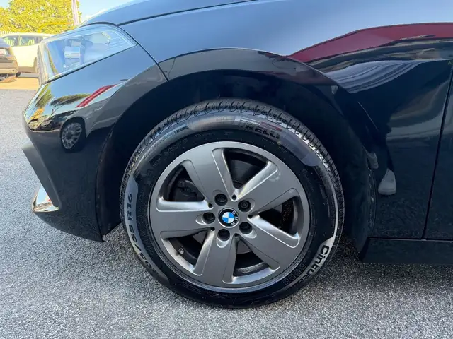 BMW 1 Series view 8