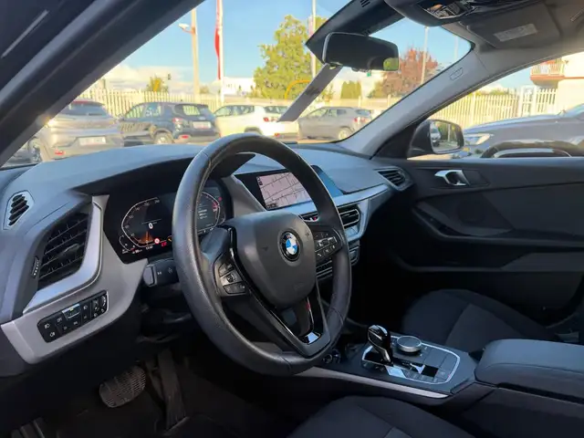 BMW 1 Series view 11