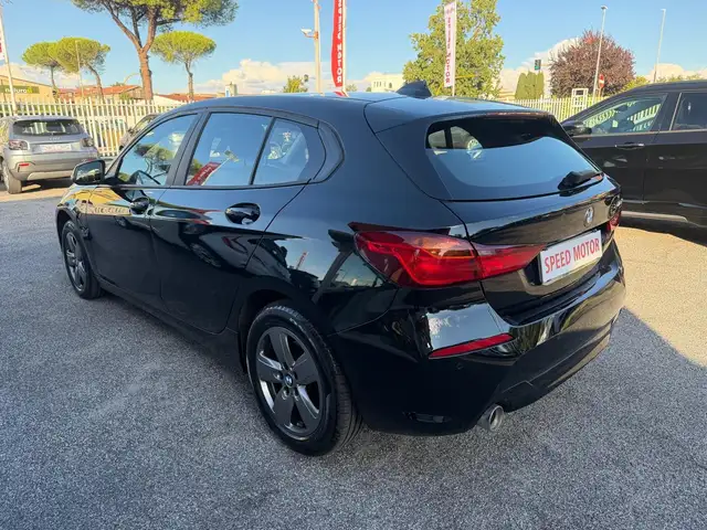 BMW 1 Series view 5