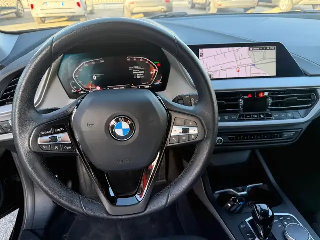 BMW 1 Series view 9
