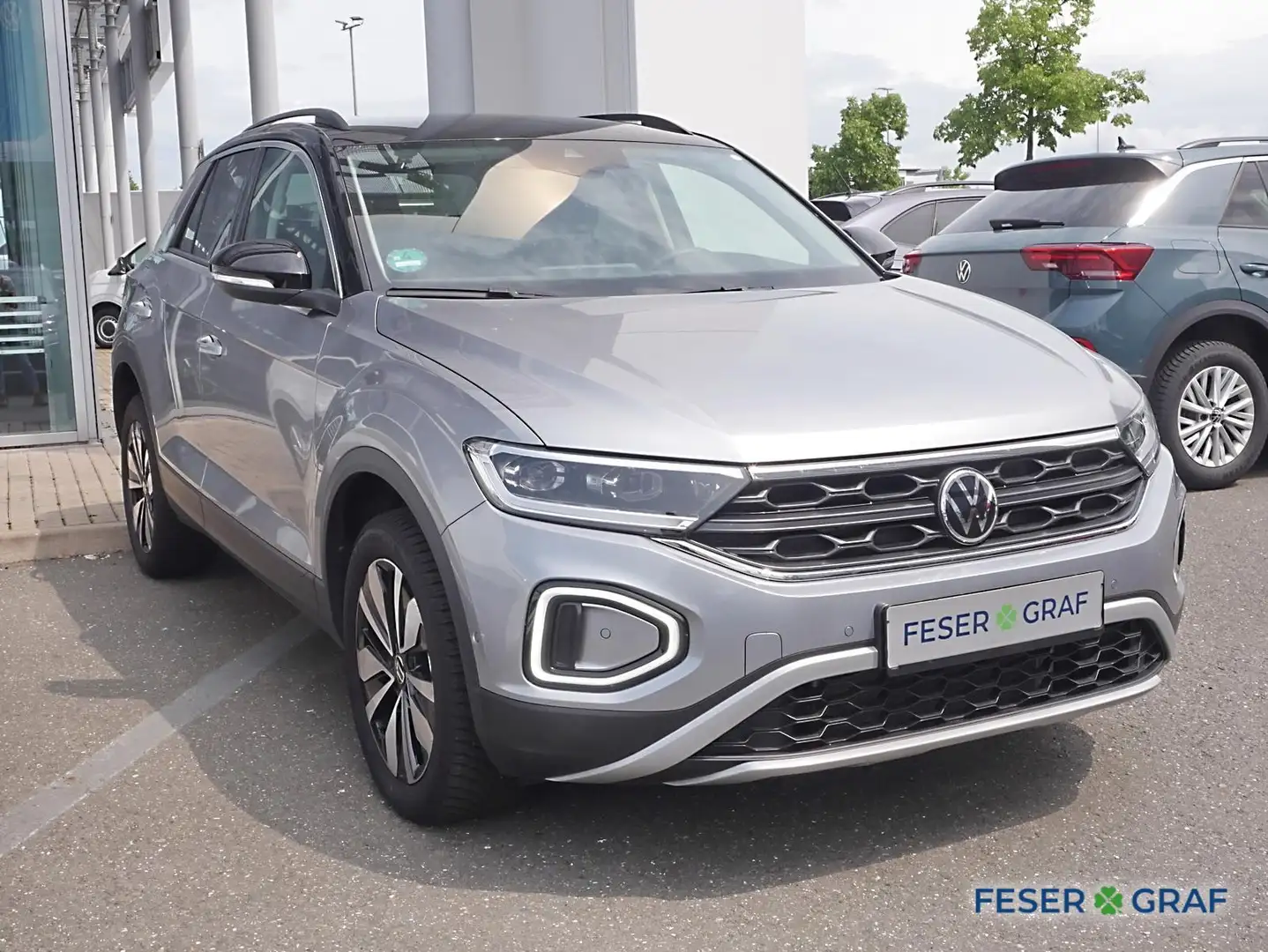 Volkswagen T-Roc MOVE 1.5 TSI DSG AHK Kamera ACC SHZ Navi Schwarz - 2