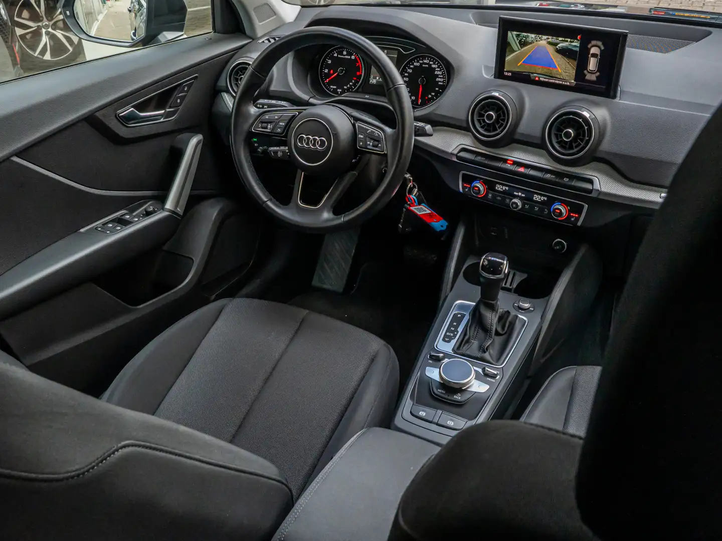 Audi Q2 35 TFSI Advanced edition LED STOELVERW CAMERA ADAP Grijs - 2