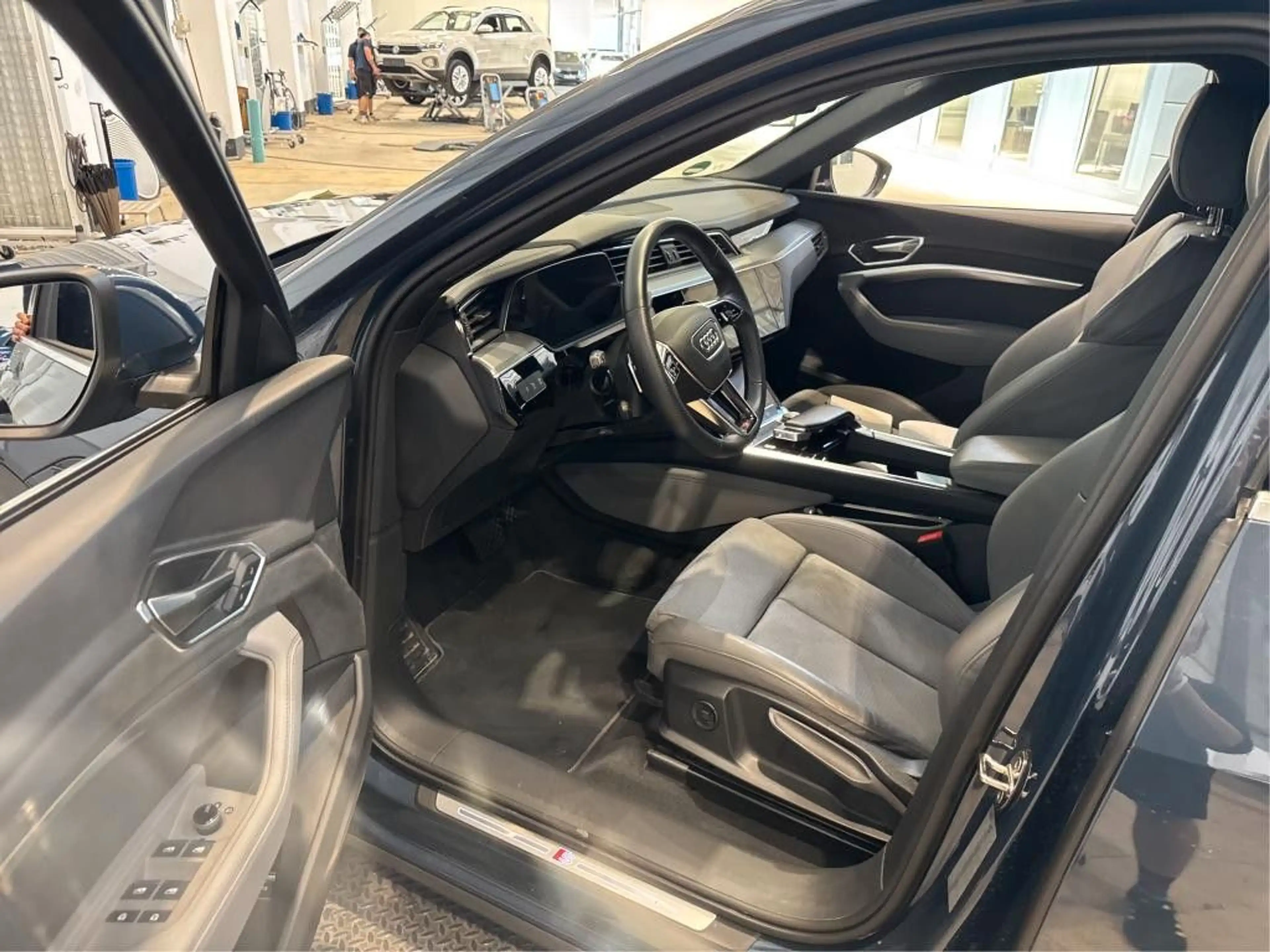 Audi e-tron Sportback 55 quattro AHK/HUD/PANO/SHZ — photo 6