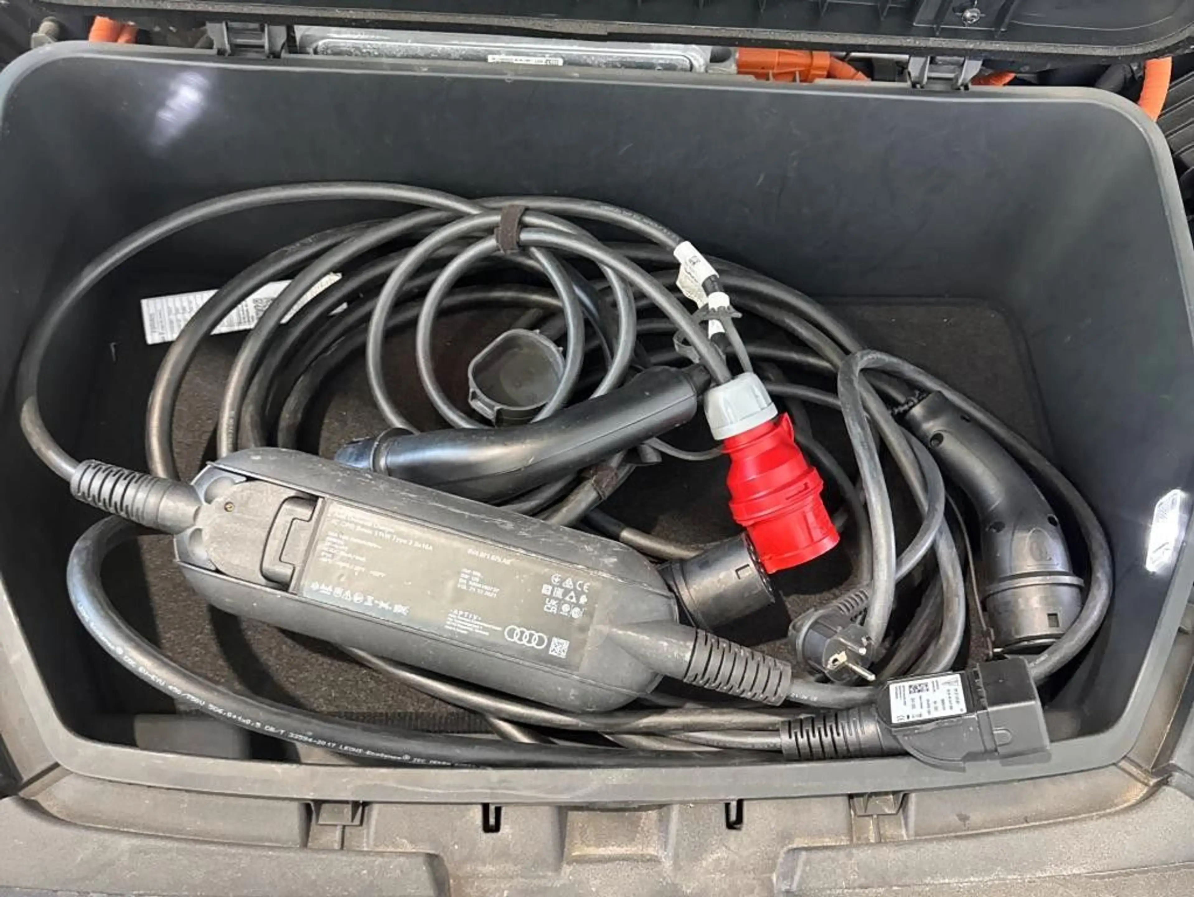 Audi e-tron Sportback 55 quattro AHK/HUD/PANO/SHZ — photo 11