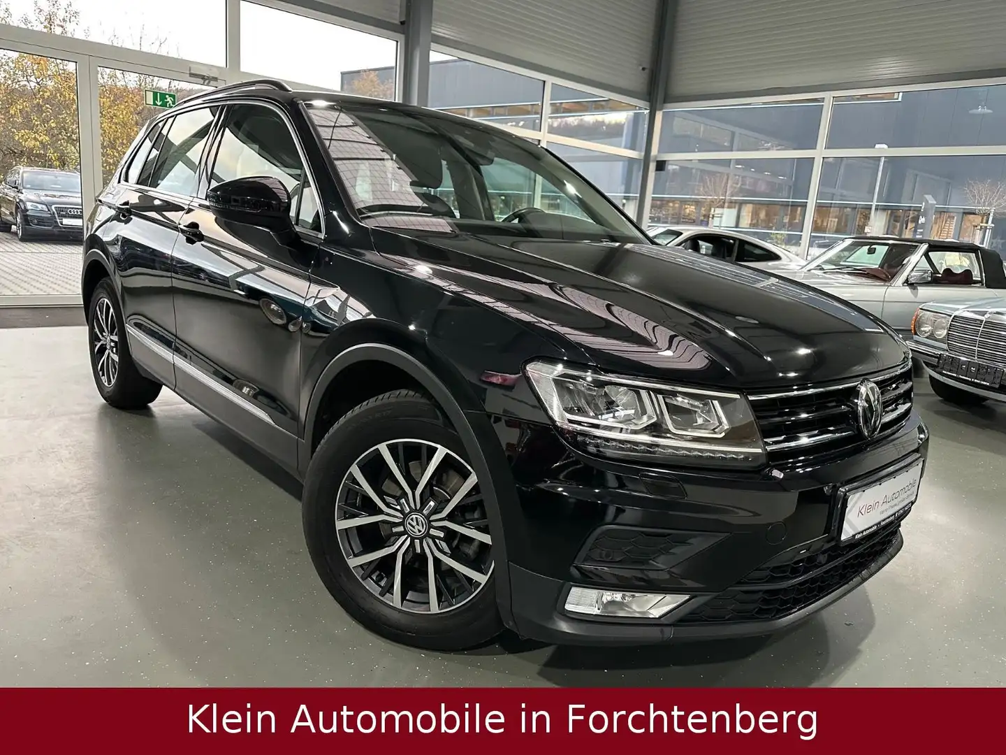 Volkswagen Tiguan Comfortline Aut. LED AHK PDC SHZ LM 1.-HD Schwarz - 1