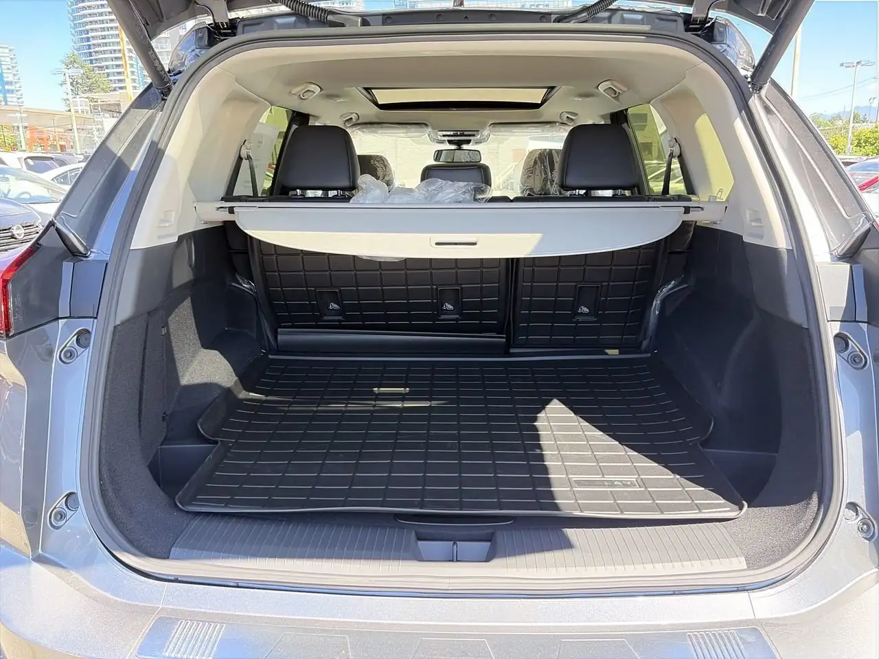 Nissan Rogue снимка Nissan Rogue