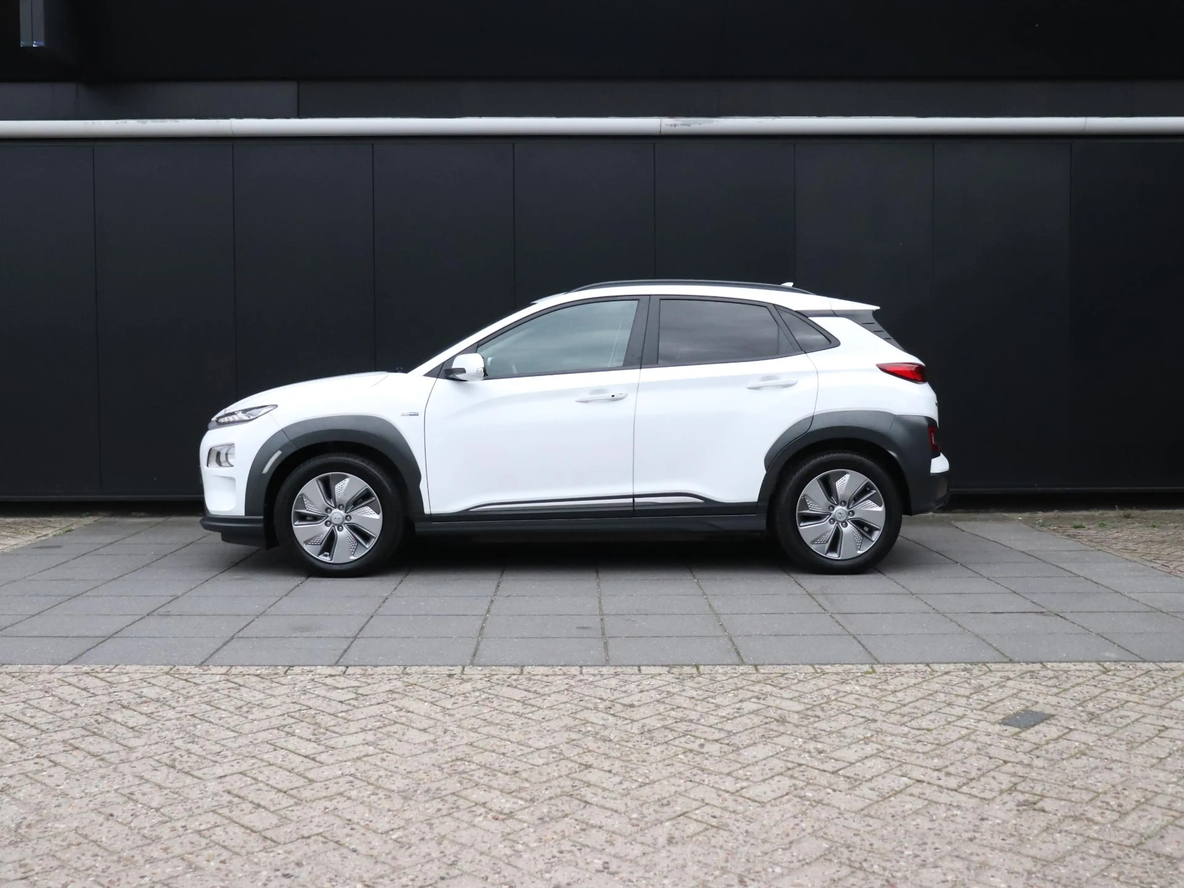 Hyundai KONA EV Fashion 64 kWh 3 FASE | FACE-LIFT | CAMERA | HE — photo 2