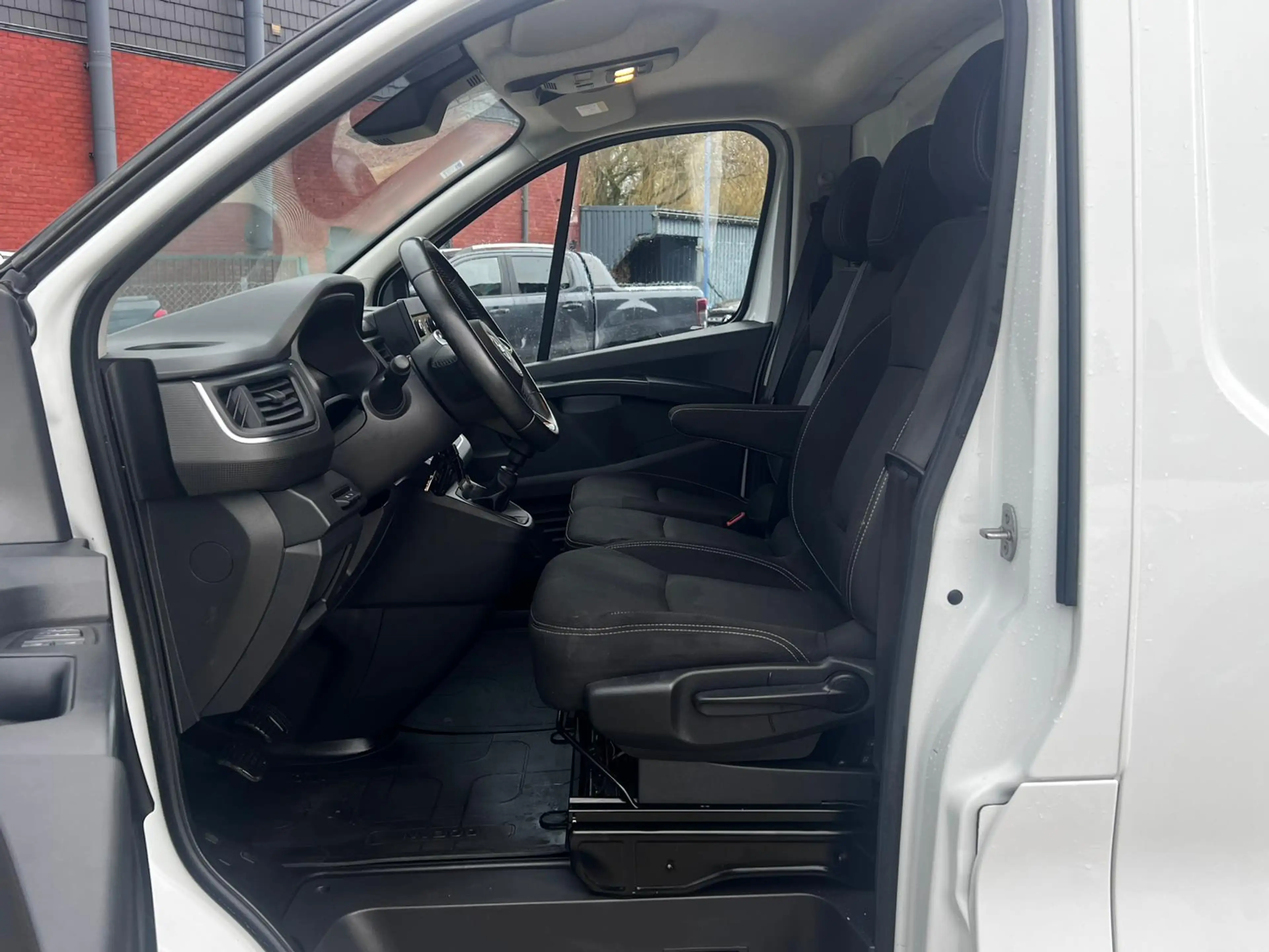 Nissan Primastar 2.0 dCi 130cv L1H1 3PLACES TVA-BTW RECUP GALERIE — photo 7