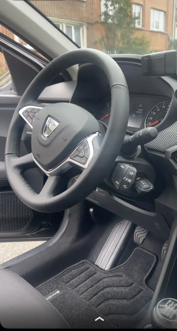 Dacia Sandero Stepway 1.0 TCe Comfort Zwart - 1