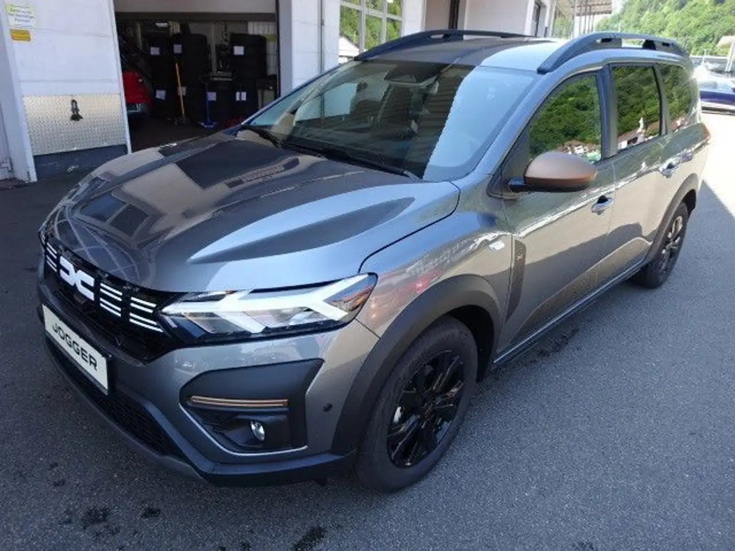 Dacia Jogger TCe 110 Extreme+ 5-Sitz Jogger Extreme+ TCe 110 Grigio - 1