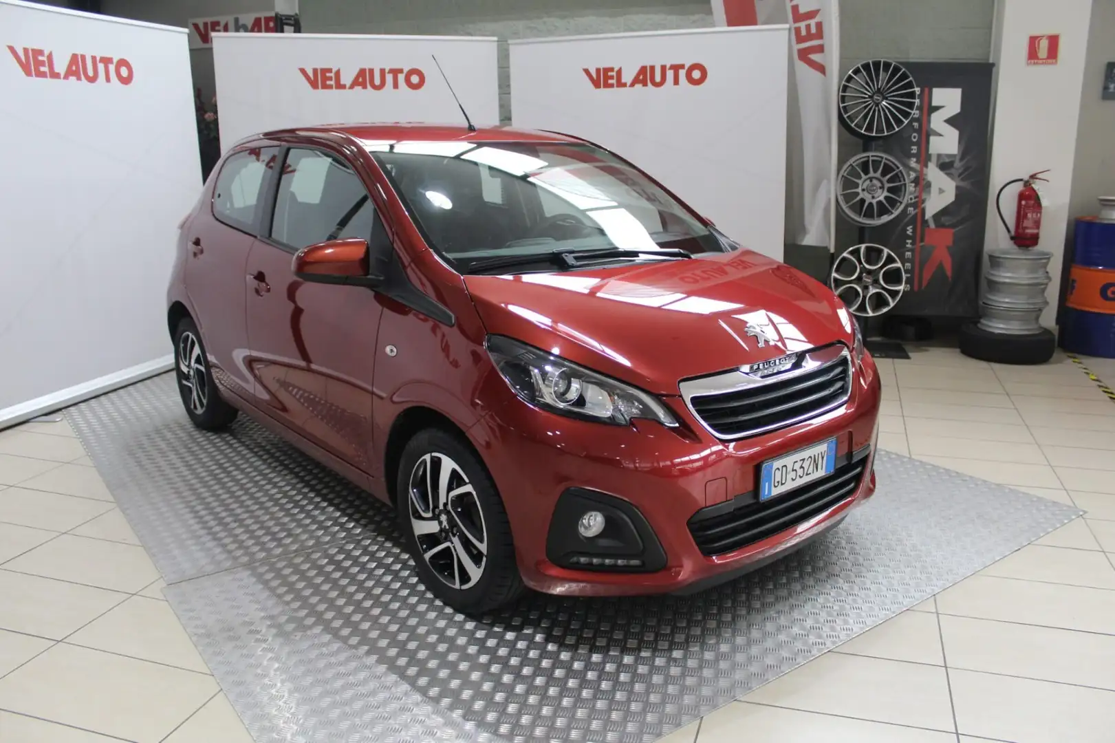 Peugeot 108 VTi 72 S&S 5 porte Active Rood - 2