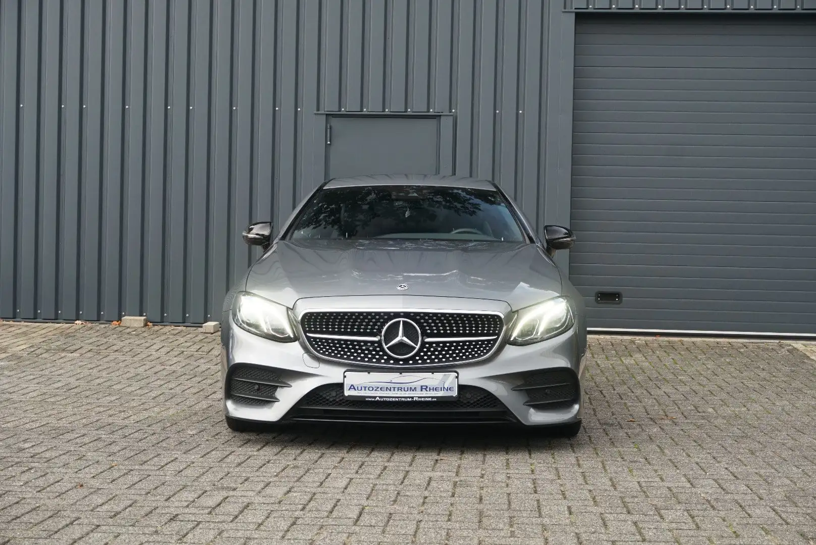 Mercedes-Benz E 300 AMG Coupé Kamera SHZ NIGHT LED Burmester Grau - 2