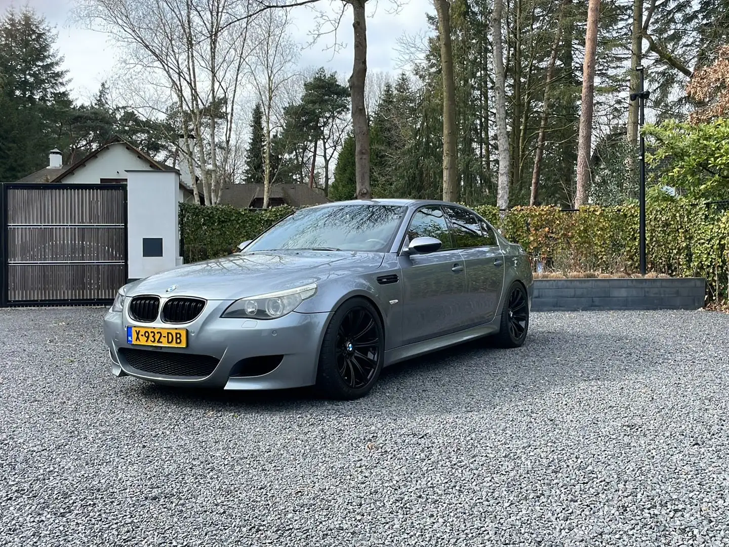 BMW M5 5-serie M5-V10 *YOUNGTIMER*HEAD-UP*NAVI*CRUISECONT Gri - 1