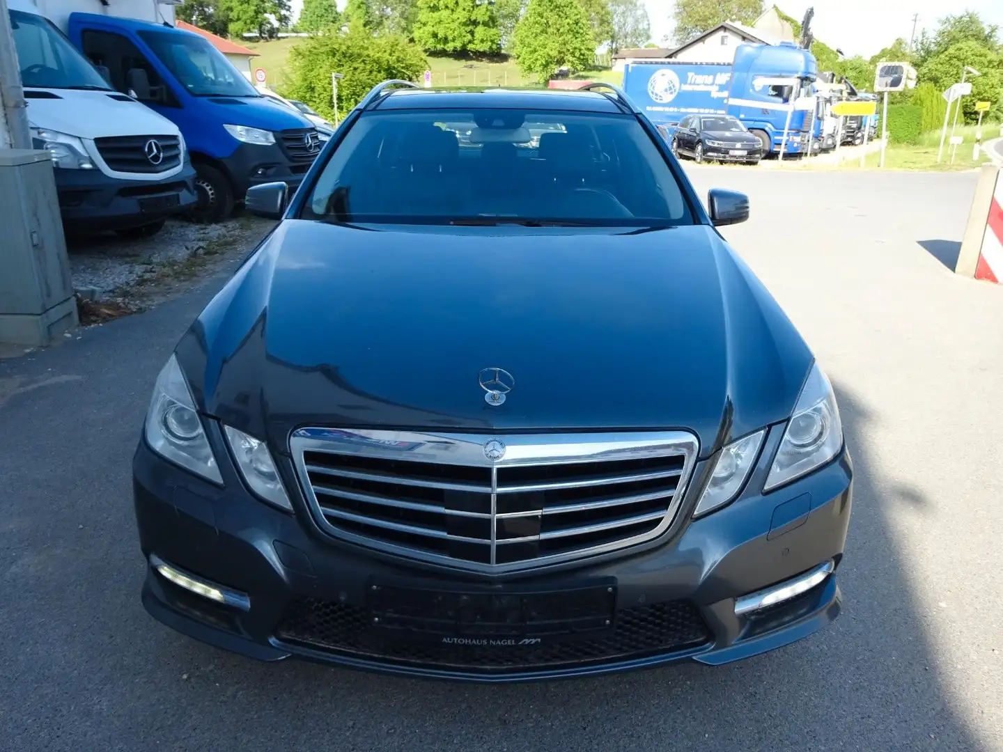 Mercedes-Benz E 500 AMG- Line/4 Matic/ATM bei 136tkm Gris - 1