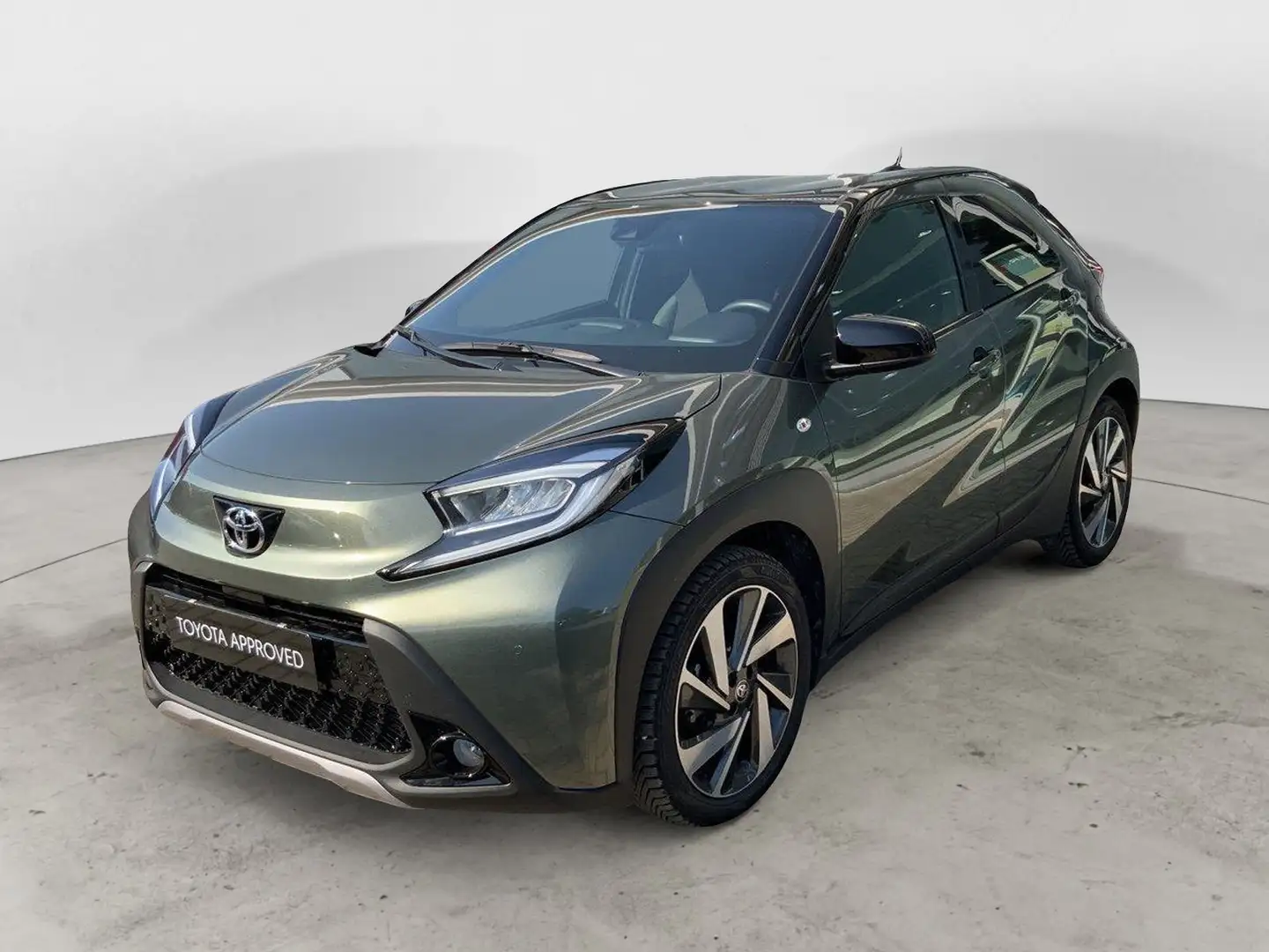 Toyota Aygo X 1.0 VVT-i 72 CV 5 porte Lounge Verde - 1