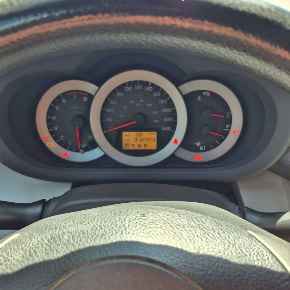 Toyota RAV 4 снимка Toyota RAV 4