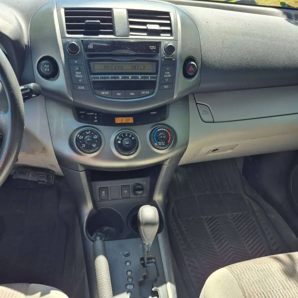 Toyota RAV 4 снимка Toyota RAV 4