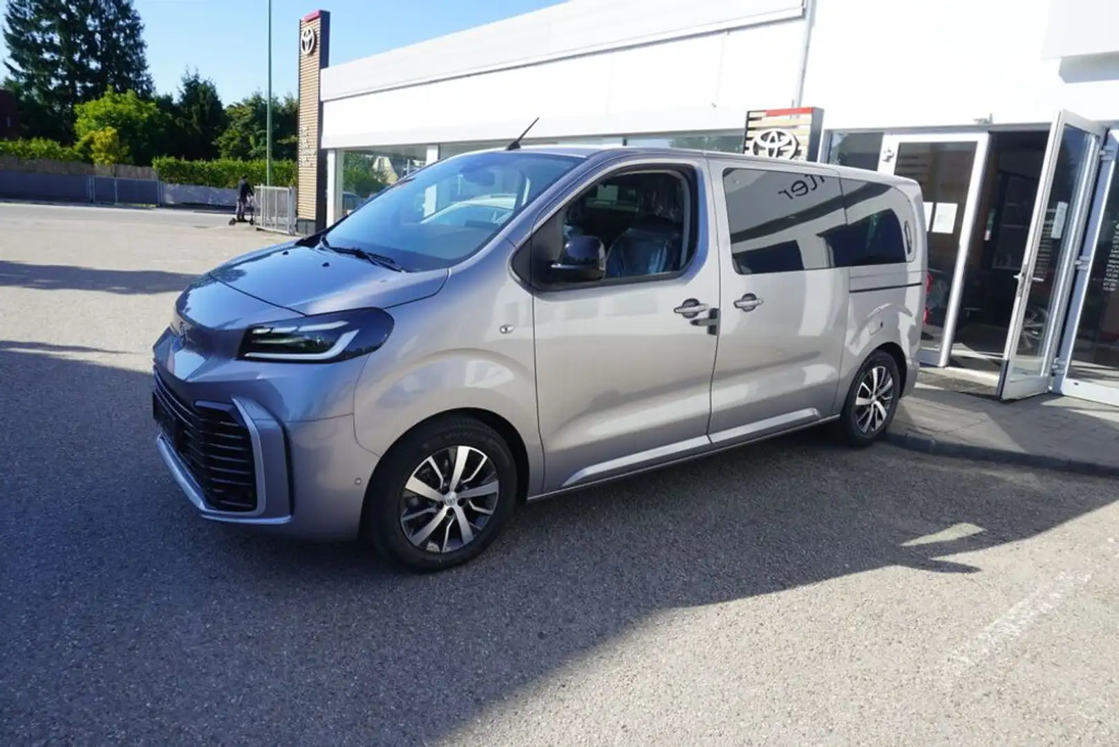 Toyota Proace Verso 2,0 D-4D 145 L1 Family KCA Silber - 2